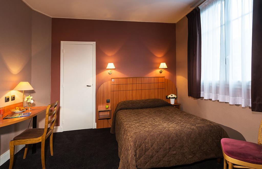Hotel Astrid Руан Екстериор снимка
