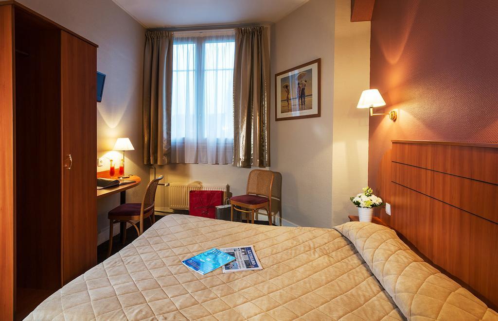 Hotel Astrid Руан Екстериор снимка