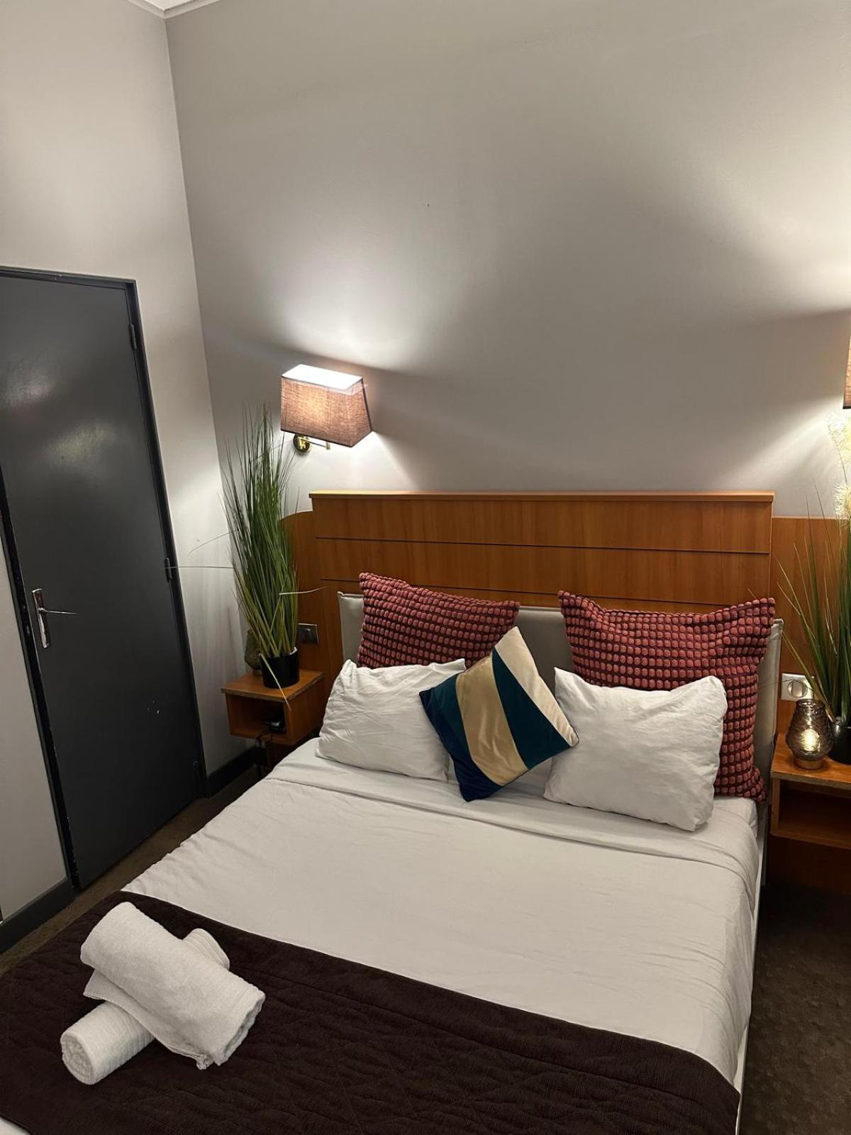 Hotel Astrid Руан Екстериор снимка