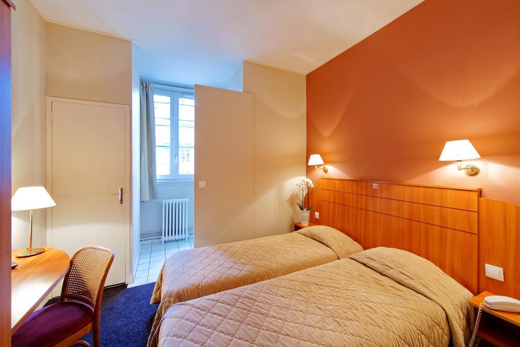 Hotel Astrid Руан Екстериор снимка